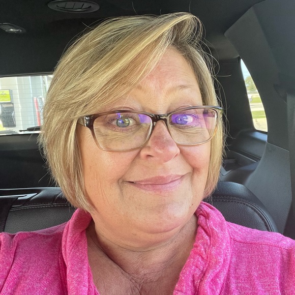 Meet your Posher, Jennifer - Picture 2 of 2